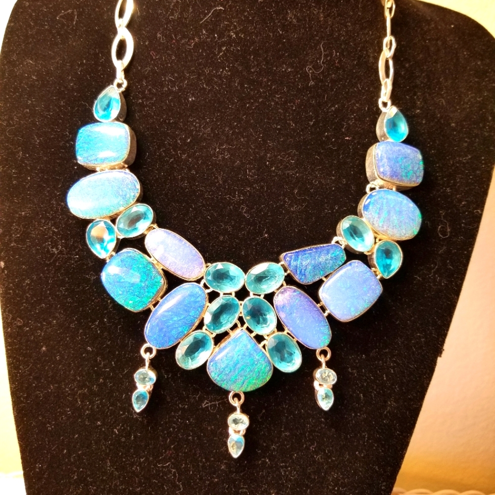 BEAUTIFUL NECKLACE NWOT